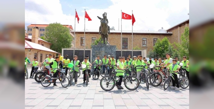 Bayburt'ta 'sağlığın keyfi' için pedal çevrildi: Yeşilay'dan farkındalık turu