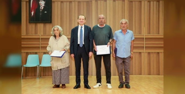 Bayburt'ta 'Tazelenme Üniversitesi' ilk mezunlarını verdi: Huzurevi sakinleri diplomalarını aldı