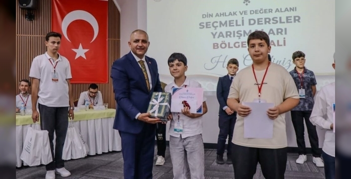 Bilecik'te Kur'an ziyafeti: Genç yetenekler sahnede, ödüller sahiplerini buldu