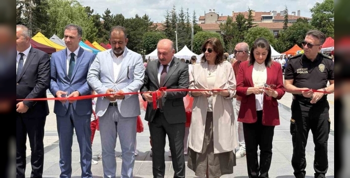 Bir yıllık emeğin göz kamaştıran sergisi Çorum'da açıldı: Kadın kültür merkezleri ve halk eğitim atılımları gözler önünde