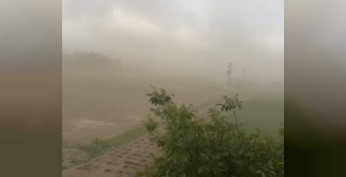 Bitlis'te dolu ve fırtına, yaşamı olumsuz etkiledi