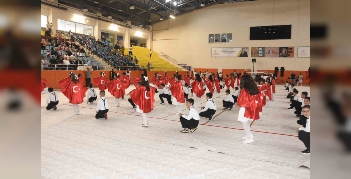 Bitlis'te geleneksel çocuk oyunları şenliği coşkuyla gerçekleştirildi