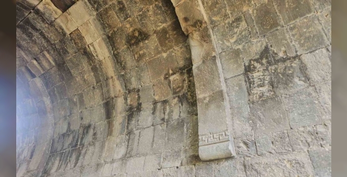 Bitlis'teki tarihi Lale Paşa Hanı, kaderine terk edildi