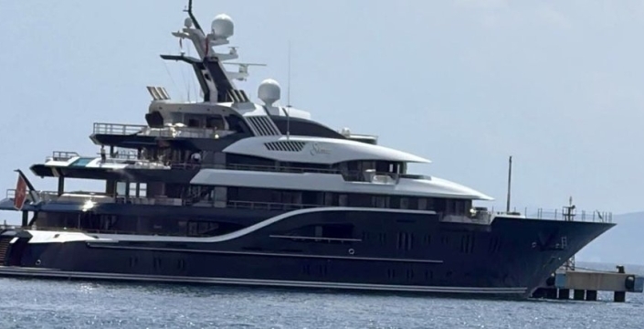 Bodrum koylarında dev yüzen saray: 150 milyon dolarlık 'Solandge' görüntülendi