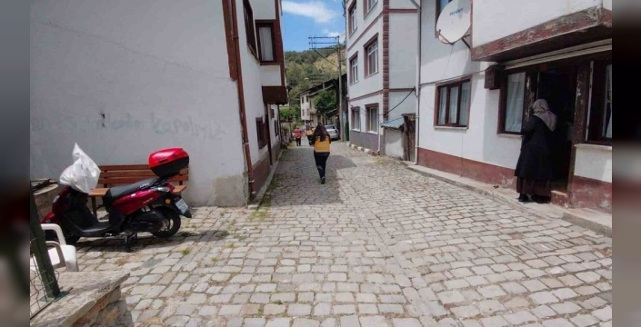 Bolu'da ambulans park edilen araçlar nedeniyle hastaya ulaşamadı