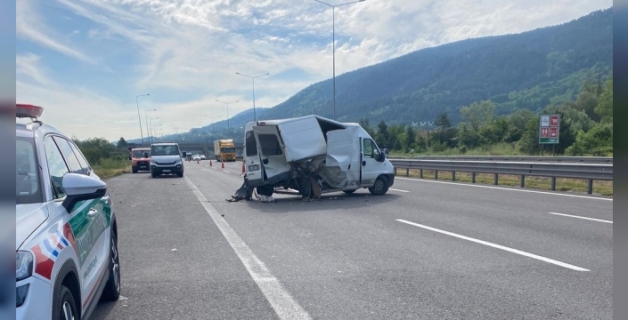 Bolu'da TEM otoyolunda minibüs kazası: 5 yaralı