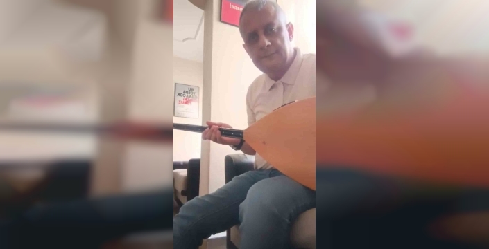 Boşanma kutlaması adliyede halayla bitti, eski eşten bağlama ile yanıt geldi