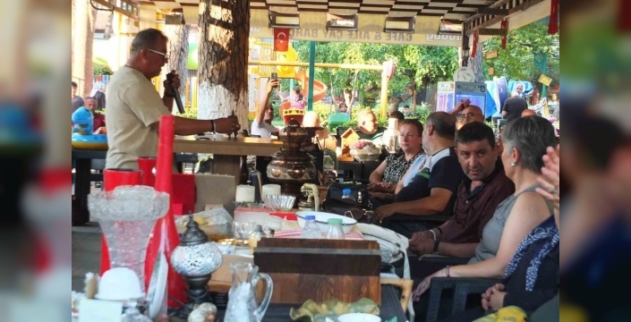 Burhaniye'de eski eşyalar yeniden can buluyor: İkinci el mezatlarına talep patlaması yaşanıyor