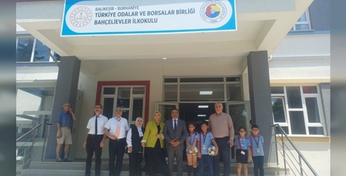 Burhaniye'de okuma yazma sevinci: Tören ve sergiyle kutlandı