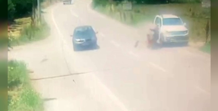 Bursa'da motosiklet kamyonetle çarpıştı: 1 kişi ağır yaralı