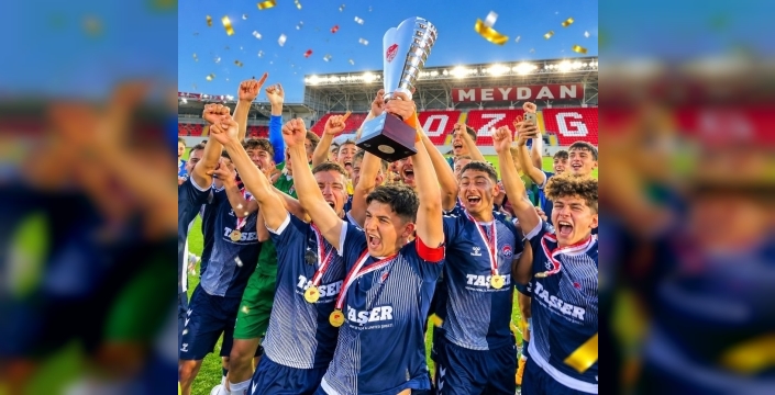 Bursa Orhangazi, U18 Türkiye şampiyonu olarak tarih yazdı