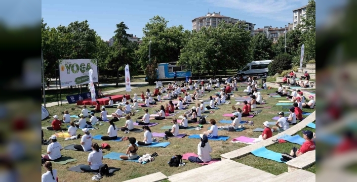 Büyükçekmece'de kadınlar Dünya Yoga Günü'nü coşkuyla kutladı