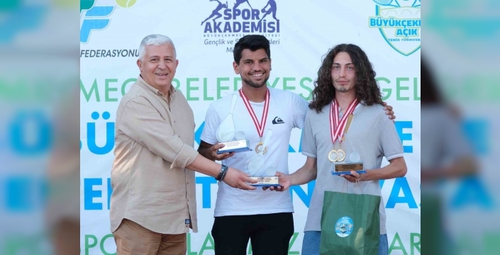 Büyükçekmece tenis turnuvasında ödüller sahiplerini buldu