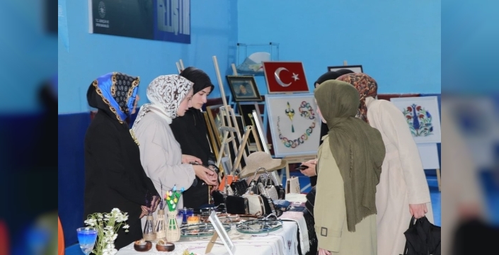 Çat'ta bir yılın emeği sanatseverlerle buluştu: Yıl sonu sergisi büyüledi
