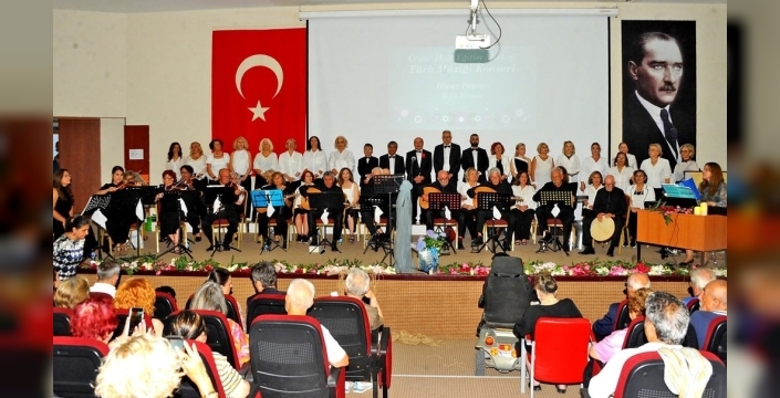 Çeşme'de mandolin rüzgarı esti, sanatseverler büyülenerek ayrıldı