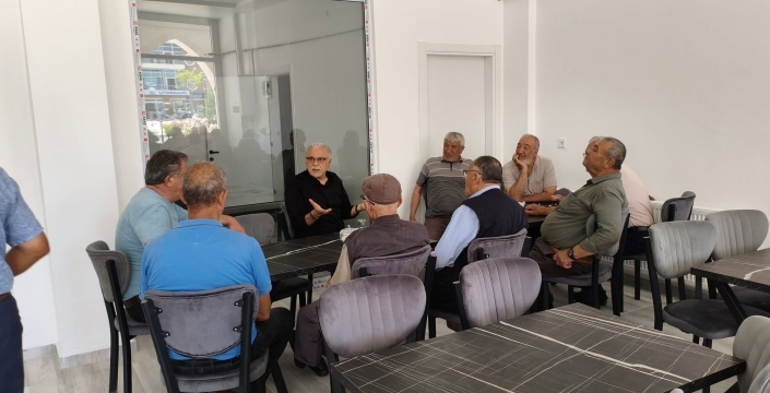 Cihanbeylili emekliler gününü lokalde geçiriyor