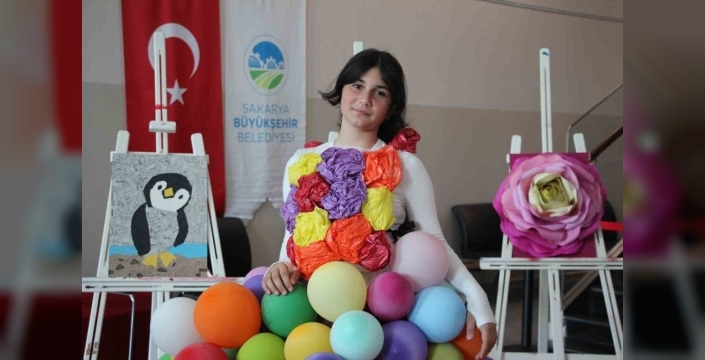 Çöpten moda şovu: Minik öğrencilerden geri dönüşümle sanat şöleni!