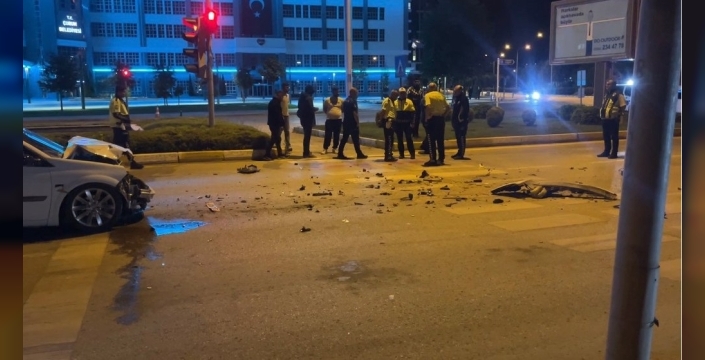 Çorum'da kaza sonrası sürücü kaçtı, iki kişi yaralandı
