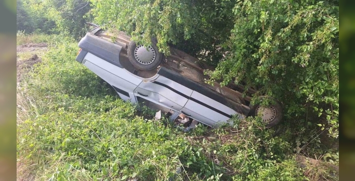 Çorum'da otomobil şarampolde takla attı, sürücü yara almadan kurtuldu