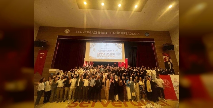 Denizli'de gençler, yabancı dil şenliğinde sanatla buluştu