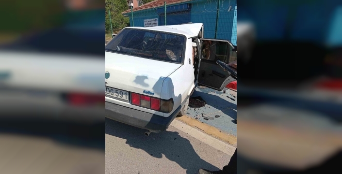 Derince'de dramatik kaza: Sürücü sıkıştığı yerden kurtarıldı