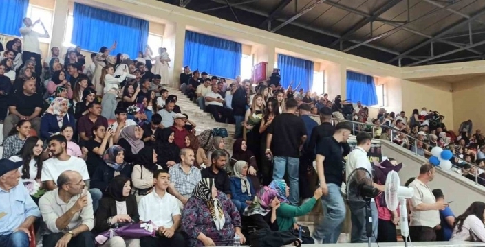 Devrek Hamidiye Anadolu Lisesi'nden 99 öğrenci mezuniyet coşkusu yaşadı