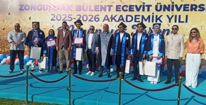 Devrek'te mezuniyet coşkusu: Öğrenciler kep attı