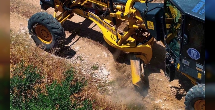 Didim'de yol çalışmaları hız kesmeden devam ediyor