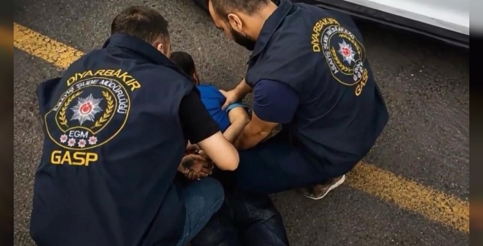 Diyarbakır'da bankaya silahlı saldırı: İki tutuklama gerçekleşti
