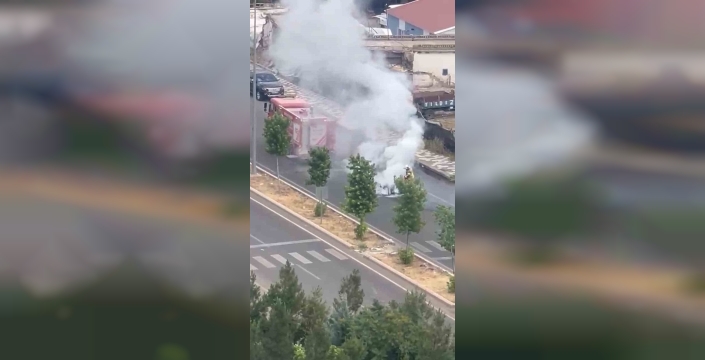 Diyarbakır'da seyir halindeki motosiklet alev aldı