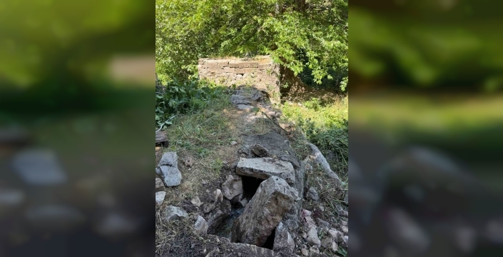 Diyarbakır'daki tarihi çeşme harabeye döndü, köylüler onarım bekliyor