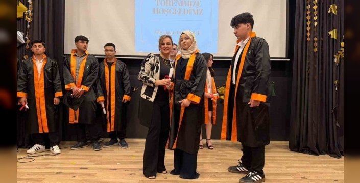 Doğa Koleji mezunları kep atıp hayata merhaba dedi