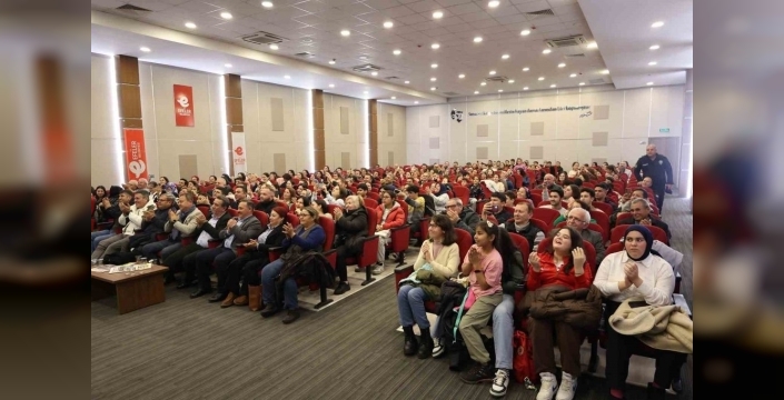 Doğanın çığlığı sahneye taşınıyor: Efeler'de 'Karar Anı' oyunu izleyiciyle buluşuyor