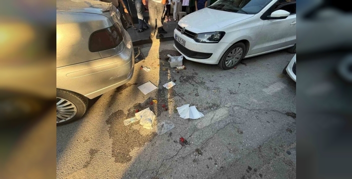 Doğum günü pastasıyla yürüyen genç, silahlı saldırıya uğradı