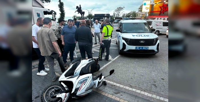 Düzce'de polisten kaçan motosiklet sürücüsü, araçlara çarparak yakalandı