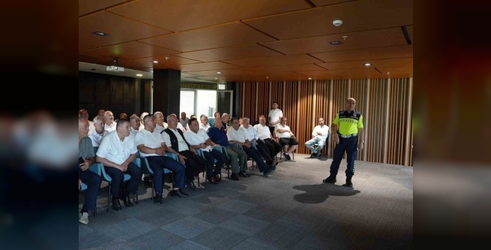 Düzce'de şoförlere trafik güvenliği eğitimi verildi