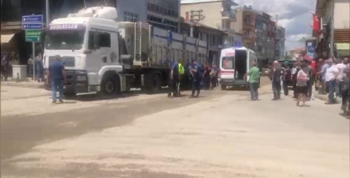 Edirne'de yürek burkan kaza: Kamyonun altında kalan yaya hayatını kaybetti