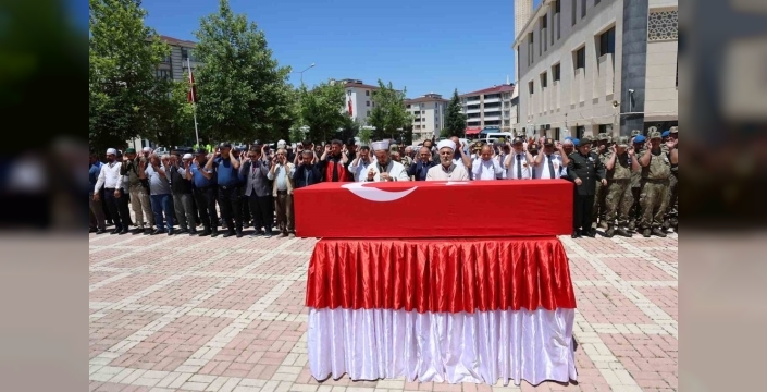 Elazığ’da Kıbrıs Gazisi Şahin Acar, son yolculuğuna dualarla uğurlandı
