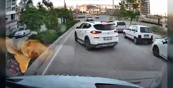 Elazığ'da trafikte yol kavgası: Kadın sürücü dehşet saçtı!