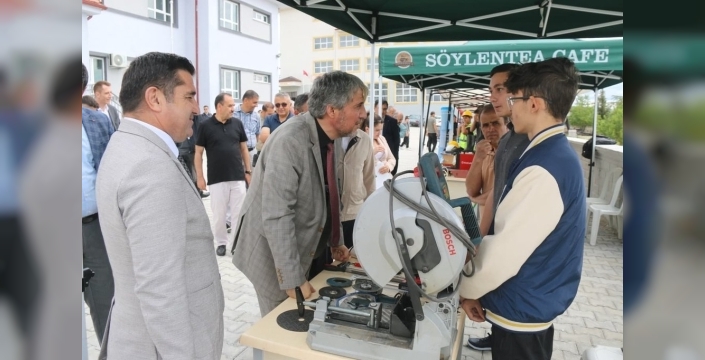 Emet Cevizdere Şehitleri MTAL'de yılsonu sergisi ve ödül töreni coşkuyla yapıldı