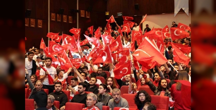 Erciyes Üniversitesi'nde milli maç coşkusu dorukta