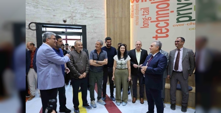 Erciyes Üniversitesi'nin göz kamaştıran Kadir Has Merkez Kütüphanesi kapılarını araladı