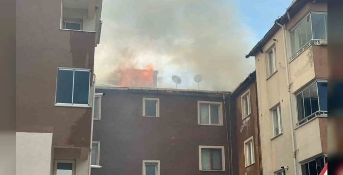 Ereğli'de dehşet! Apartman çatısı alevlere teslim oldu, panik tavan yaptı