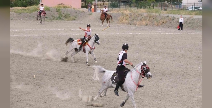Erzincan'da atlı cirit heyecanı sona erdi