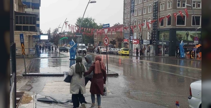 Erzurum'da gök gürültülü sağanak tehlikesi: Valilikten acil uyarı!
