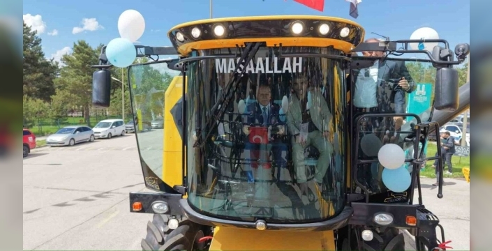 Erzurum'da tarım makineleri parkına yeni araçlar eklendi