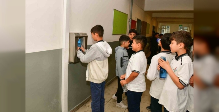 Esenyurt’ta okul çeşmelerinde ücretsiz su dönemi: Öğrenciler artık susuz kalmayacak