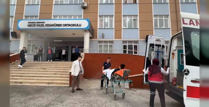 Esenyurt'ta zabıtalar, LGS'ye yetişemeyen öğrencileri son anda kurtardı