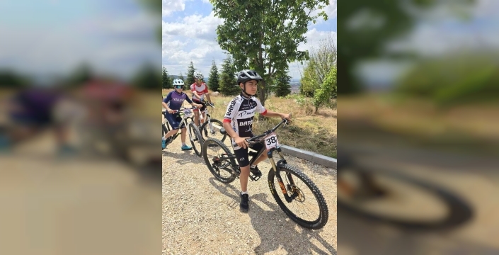 Eskişehir'de pedal sporcuları zorlu parkurlarda kıyasıya yarıştı