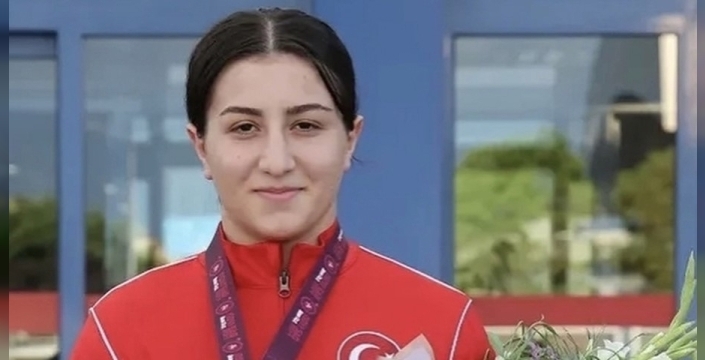 ETÜ'lü güreşçiler dünya şampiyonasından altın ve gümüş madalya ile döndü